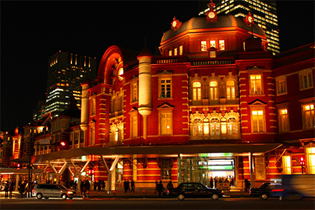 東京駅のライトアップ