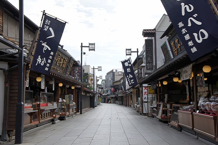 【柴又帝釈天参道】(Shibamata Taishyakuten Sandou),『男はつらいよ』の世界観!下町の雰囲気を味わう ...